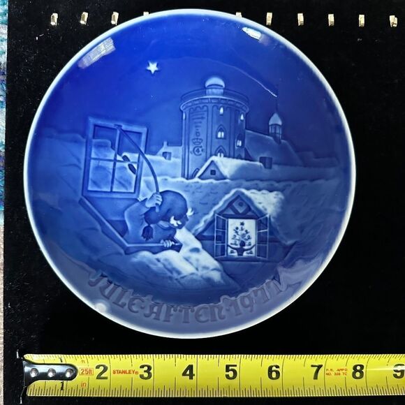 Vintage Collectible Royal Copenhagen Christmas plate 1977 - Picture 7 of 7